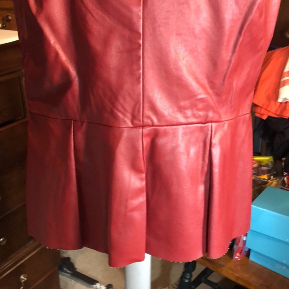 Pleather sleeveless top - Picture 3 of 7